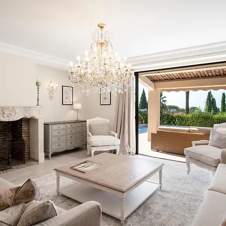 Villa Luxury - Stunning 5 Bedroom To Rent *