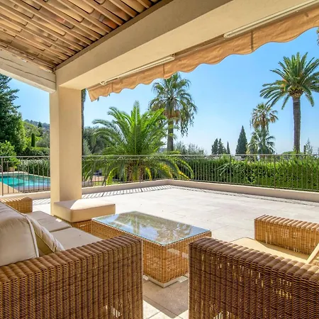 Luxury - Stunning 5 Bedroom To Rent *