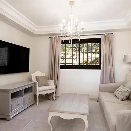 Villa Luxury - Stunning 5 Bedroom To Rent
